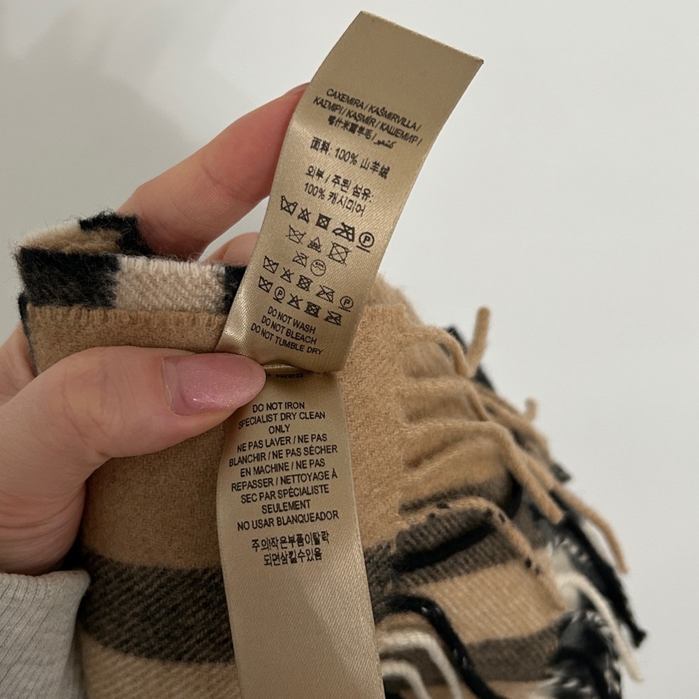Burberry Check Cashmere Scarf - Picture 4 of 7